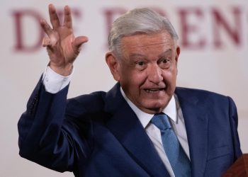 AMLO sugiere que campañas para elección de Poder Judicial sean ‘casa por casa’