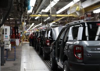 Industria automotriz detiene inversiones por debate reforma judicial