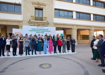 Toño Astiazarán toma protesta a nuevos funcionarios municipales