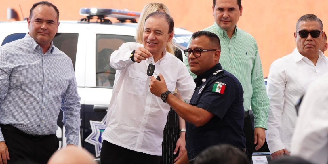 Realiza Gobernador Durazo fortalecimiento histórico en seguridad con equipamiento y entrega de patrullas