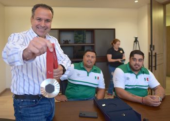 Reconoce Toño Astiazarán logros del medallista paralímpico Edgar Ulises Fuentes