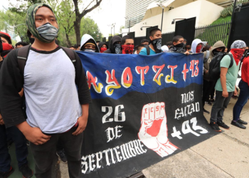 AMLO admite que no avanzó en el caso de los 43 normalistas desaparecidos de Ayotzinapa