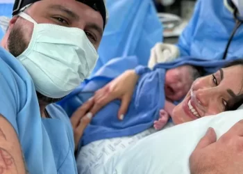 Paul Stanley se convierte en padre y junto a Joely Bernat da la bienvenida a su hija Victoria