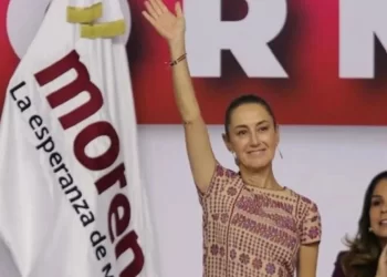 Pide Sheinbaum licencia a Morena… y cuidar legado de AMLO