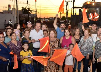 Inicia Toño Astiazarán tercera etapa de pavimentación en la avenida Sóstenes Rocha