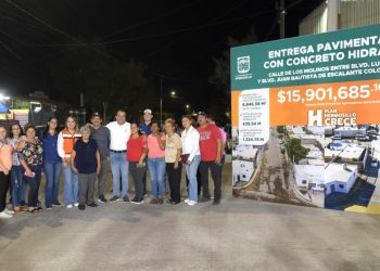 Celebra Toño Astiazarán con vecinos pavimentación de calle Los Molinos
