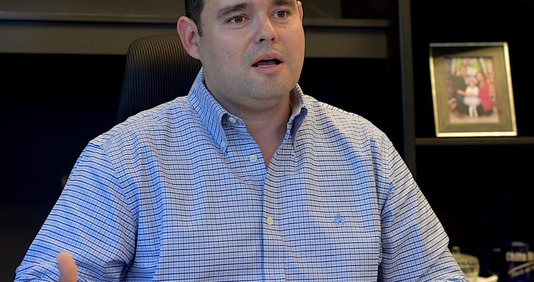 Llama Secretario del Ayuntamiento a jóvenes a tramitar pre cartilla del Servicio Militar