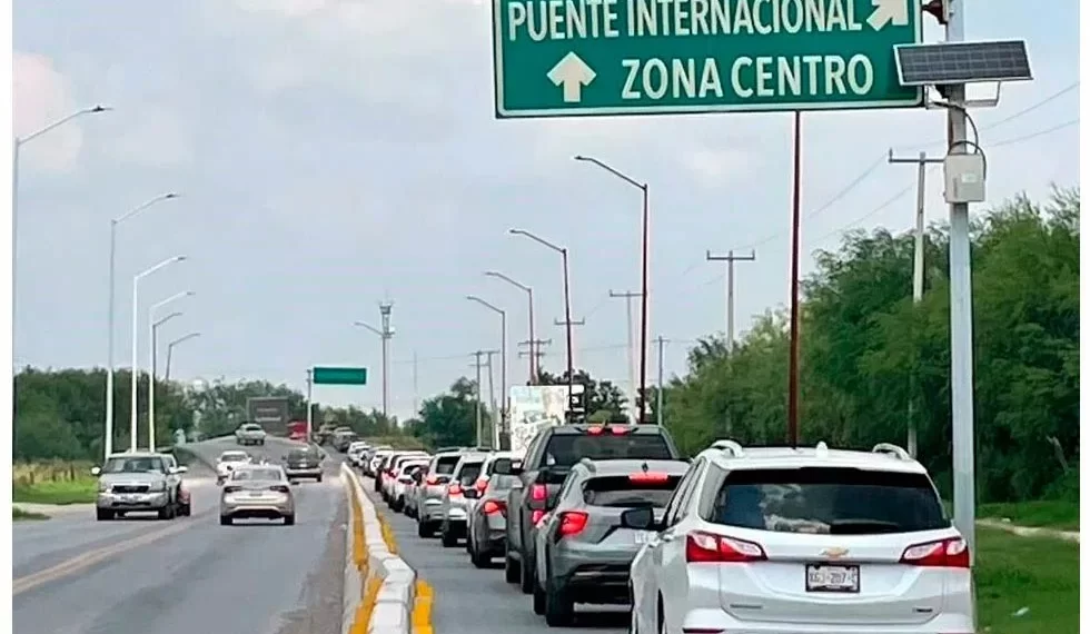 Aprovechan Fiestas Patrias y saturan puentes internacionales