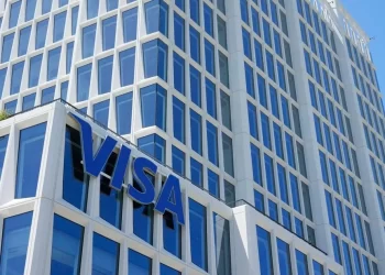 EU acusa a Visa de monopolio en tarjetas de débito