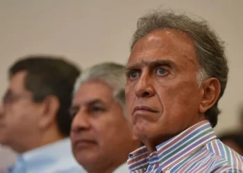 Miguel Ángel Yunes Márquez pide licencia al Senado y que su padre rinda protesta como su suplente