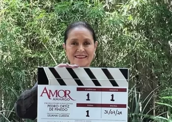 Daniela Romo aparece en silla de ruedas en presentación de telenovela