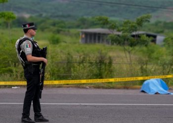 Matan a 5 personas y secuestran a 3 en Sinaloa