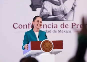 Sheinbaum dice que enviarán a 21,500 médicos para consultas ‘casa por casa’ en nuevo programa social