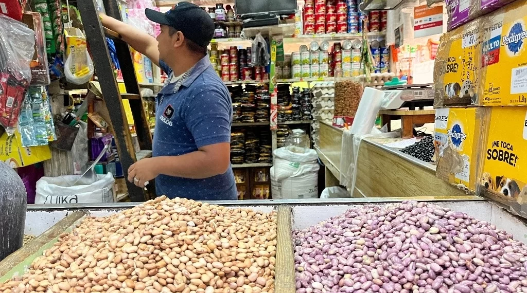 Más de un tercio de mexicanos no cubre costo de canasta básica: Coneval