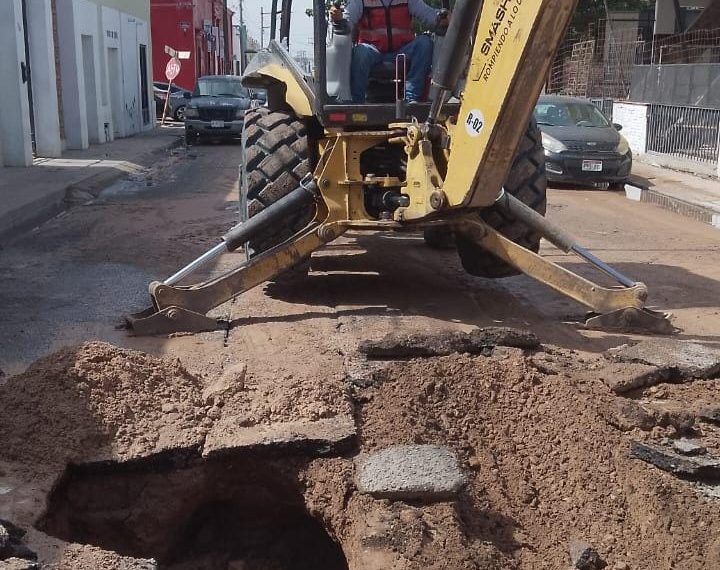Se registró una ruptura en tubería de conducción de agua potable de 24