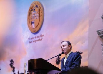 Refrenda Gobernador Durazo compromiso con la educación al encabezar ceremonia del 82 aniversario de la Unison