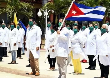 Gastan $100 mil por médico; cobra el Gobierno cubano