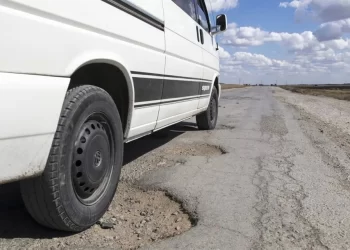 Prometen bachear 44 mil km de carreteras en cuatro meses