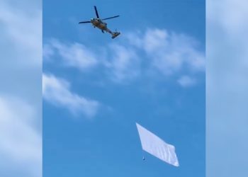 Sobrevuela helicóptero en Sinaloa, con bandera blanca