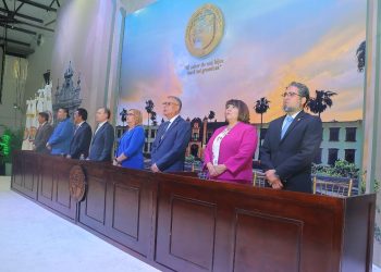 En su 82 aniversario, Unison entrega Premio a la Trayectoria Estudiantil 2024 a 79 alumnos