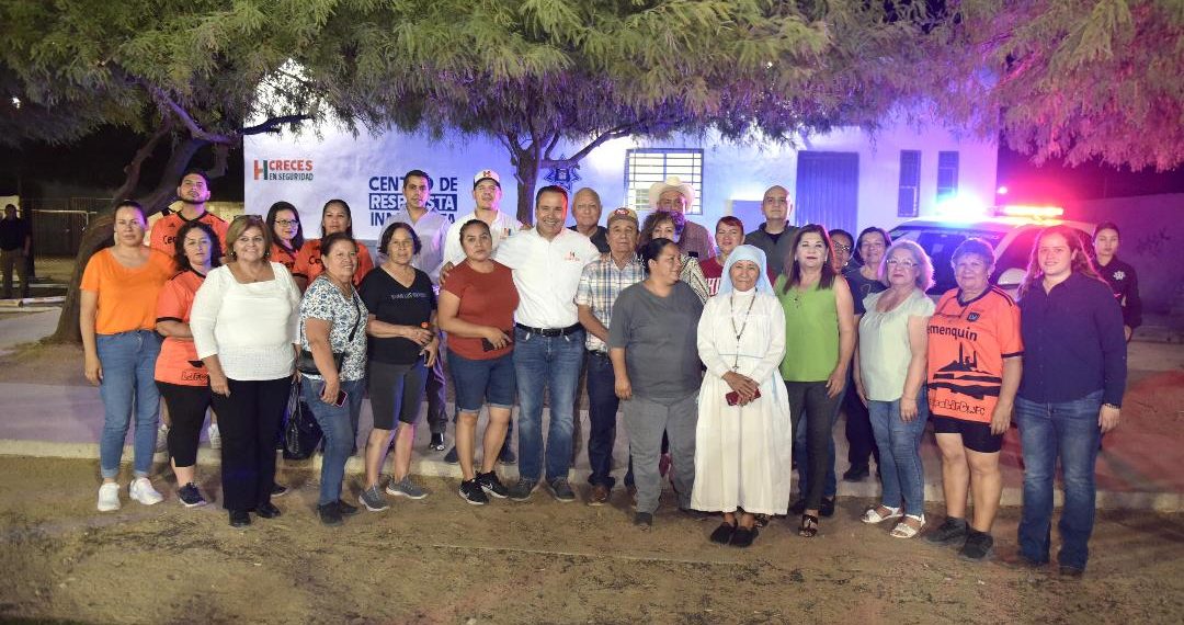 Entrega Toño Astiazarán Centro de Respuesta Inmediata y patrulla en la colonia Eusebio Kino