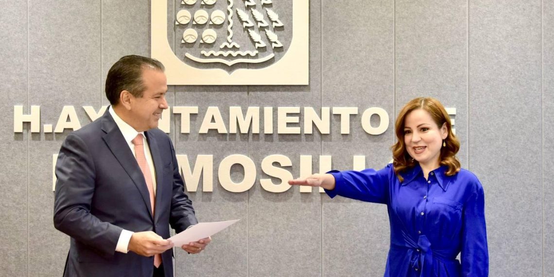 Toma protesta Antonio Astiazarán a directora de DIF Hermosillo