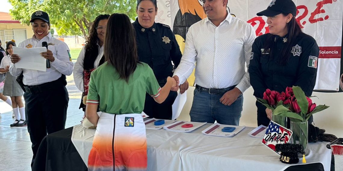 Estudiantes de la primaria Jaime Torres Bodet se gradúan del Programa Dare