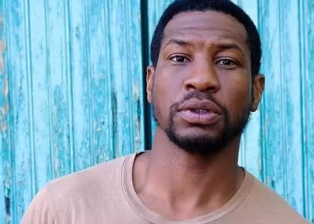 Ex novia de Jonathan Majors retira demanda en su contra