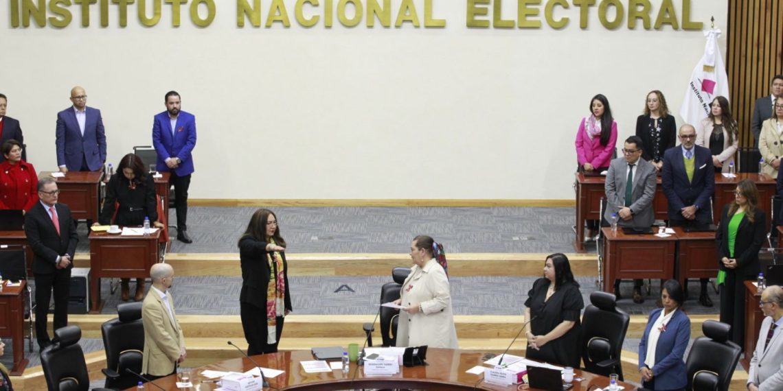 Designa INE a Claudia Arlett Espino como Secretaria Ejecutiva