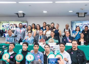 Inaugura Lorenia Valles exposición verde y oro del Consejo Mundial de Boxeo en Senado de la República