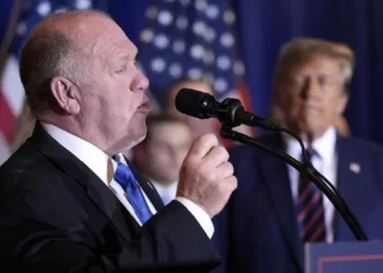 Nuevo zar de Trump amaga con deportar familias enteras