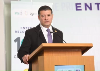 Con desaparición del INAI, Gobierno se convertirá en juez y parte: comisionado Adrián Alcalá