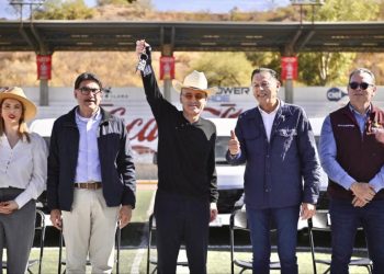 Garantiza Gobernador Durazo servicio de transporte público en la región norte con entrega de vans