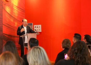 Gobernador Durazo deslumbra con más de 750 artistas de lujo en 40 aniversario de FAOT