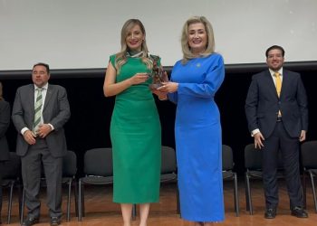 Por su gran apoyo a la profesión inmobiliaria AMPI entrega reconocimiento a la Diputada Ely Sallard Hernández