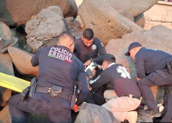Rescata Gobierno de Sonora a persona lesionada por caída en Puerto Peñasco