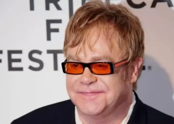 Elton John confiesa que perdió la vista tras una infección