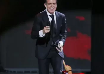 Luis Miguel podría ser demandado en España por una suma millonaria
