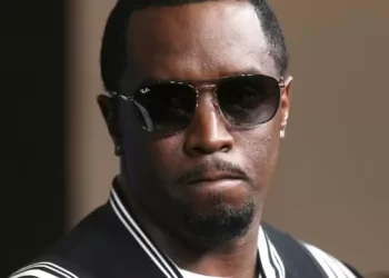 Sean “Diddy” Combs asiste a audiencia por caso de tráfico sexual