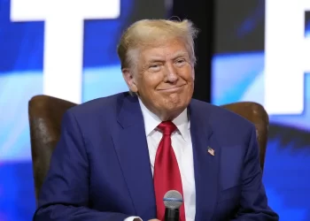 Sugiere Trump deportar a familias completas para no separar