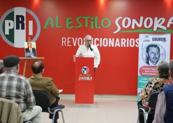 Honra el PRI Sonora trayectoria como militante priista del profesor Luis Peterson