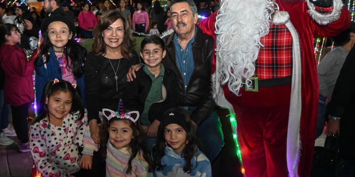 Se ilumina Parque Infantil Ostimuri con su gran encendido del árbol navideño 2024