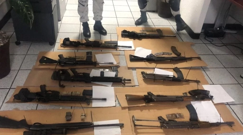 Asegura EU 19 mil armas que serían traficadas a México