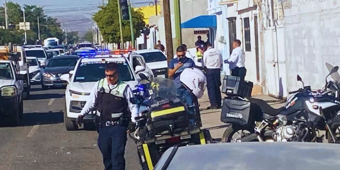 Oficial de tránsito queda lesionado tras ser embestido en Balderrama