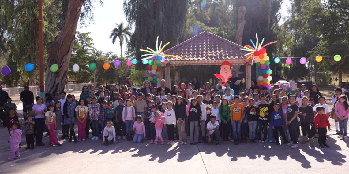 Disfrutan hijos de trabajadores del Ayuntamiento de Cajeme Posada Navideña