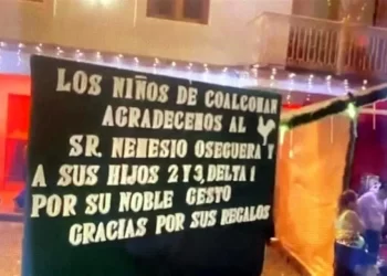 Agradecen al ‘Mencho’ por regalos en Coalcomán, Michoacán