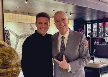 Salinas Pliego presume cena en su casa con Luis Miguel