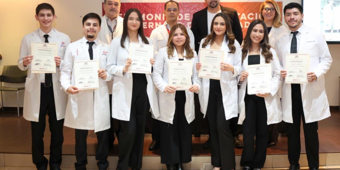 Culminan estudiantes de medicina su internado de pregrado en Isssteson