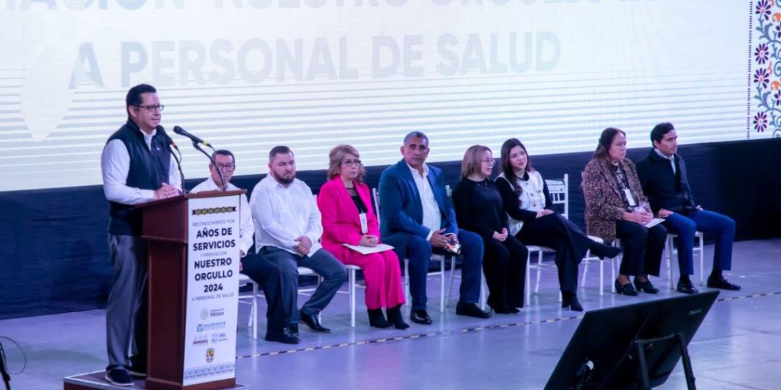 Celebra Salud Sonora trayectoria de profesionales de la salud