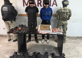 Imputados dos sujetos por asociación delictuosa y delitos contra la salud; además se asegura armas y narcóticos